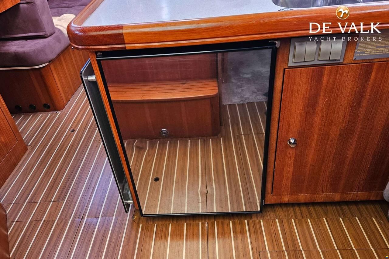 Hunter Marine 38