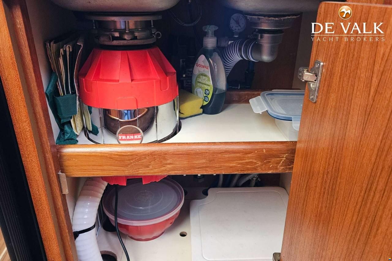 Hunter Marine 38