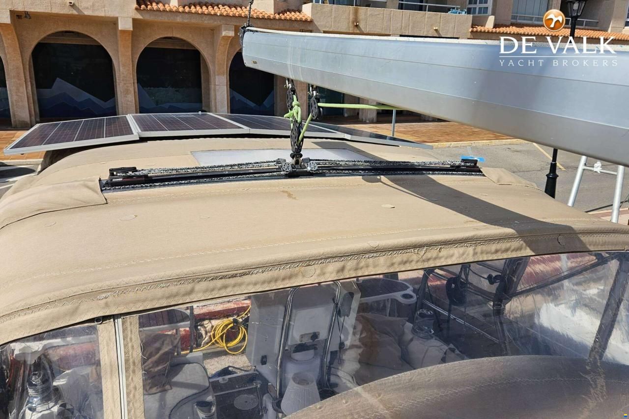 Hunter Marine 38