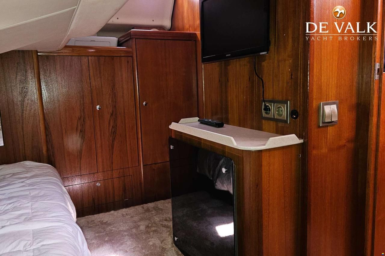 Hunter Marine 38