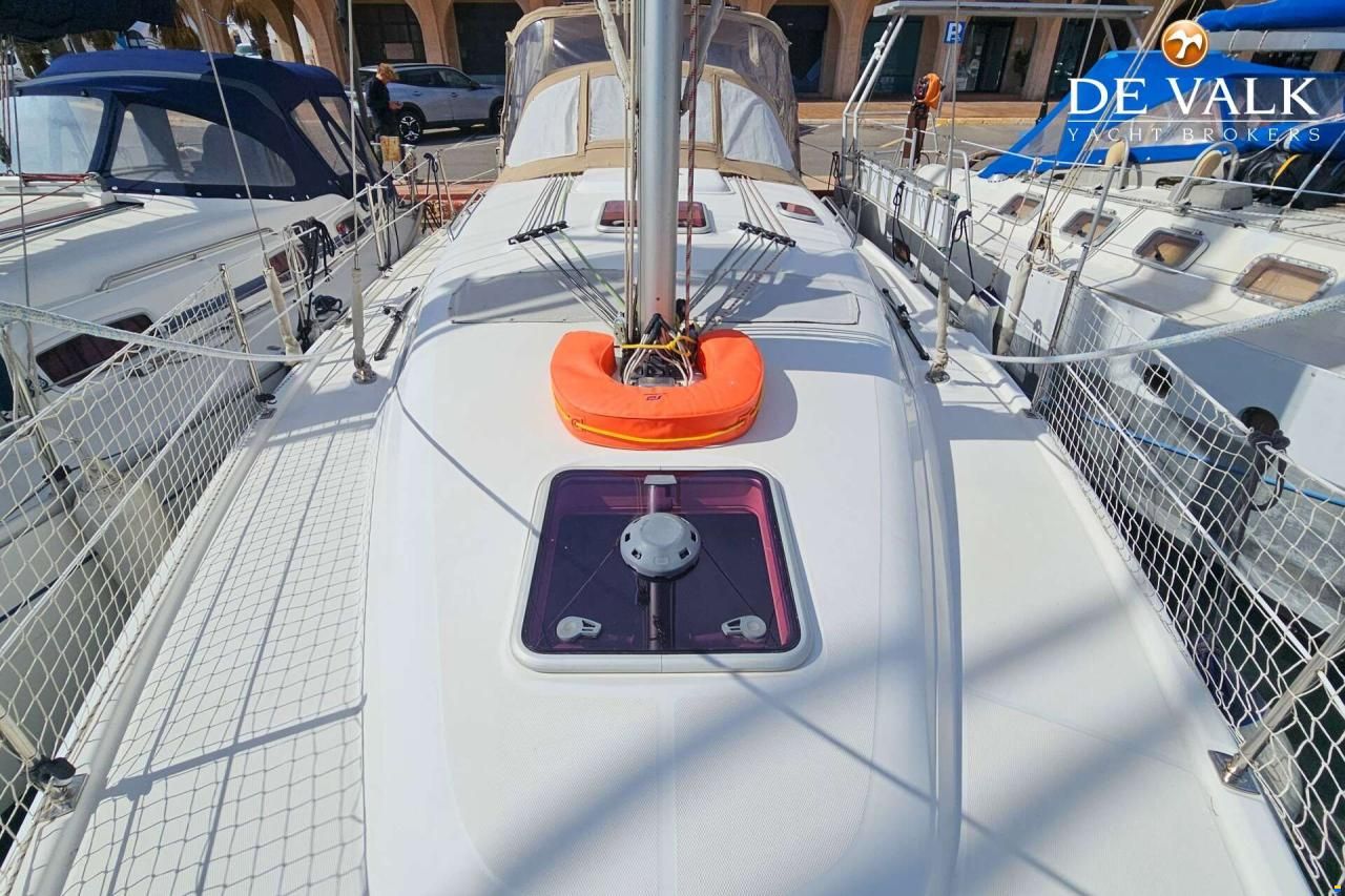 Hunter Marine 38