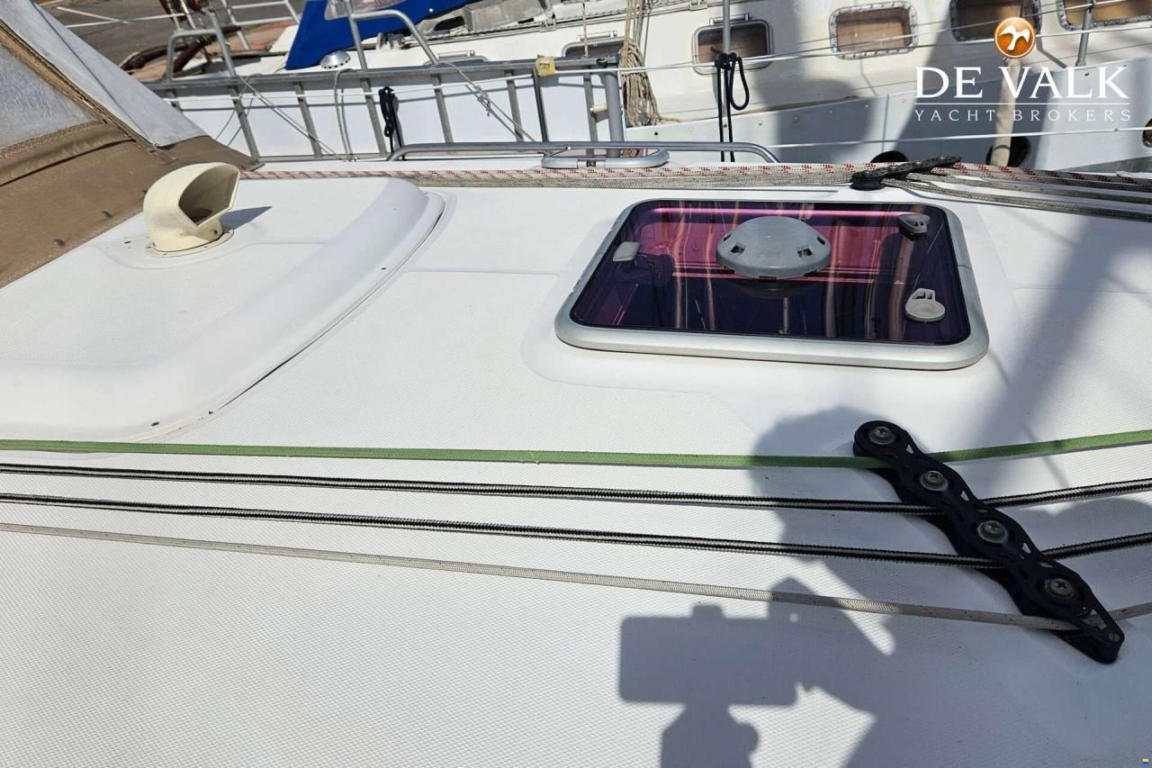 Hunter Marine 38