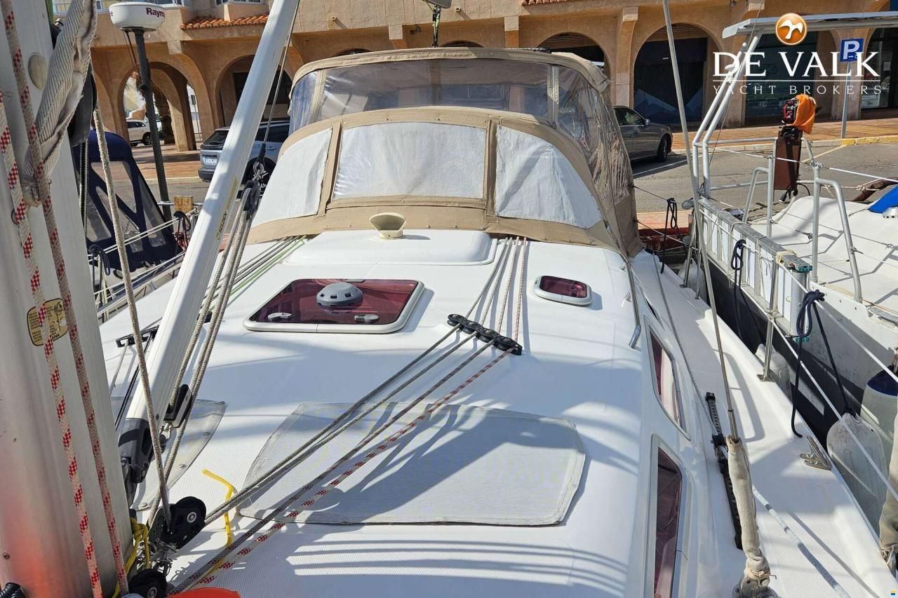 Hunter Marine 38