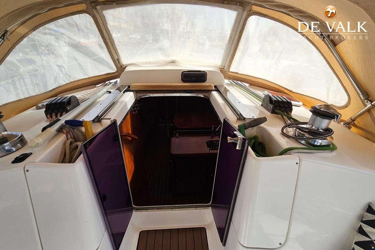 Hunter Marine 38