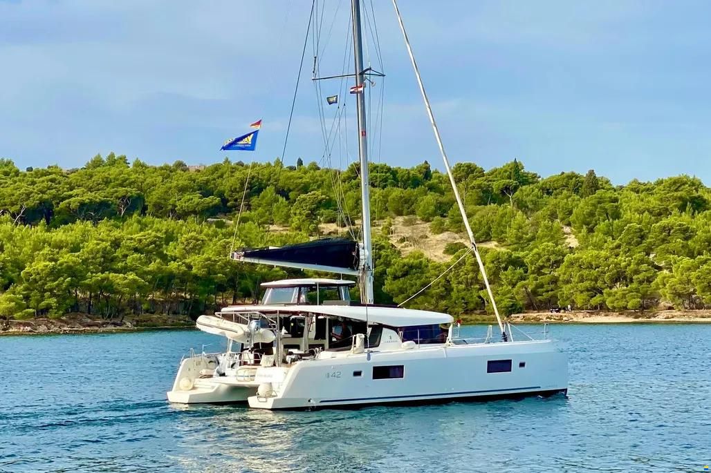 Lagoon 42