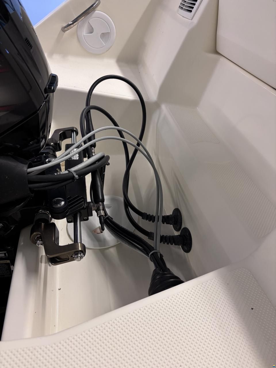 Quicksilver Activ 555 open