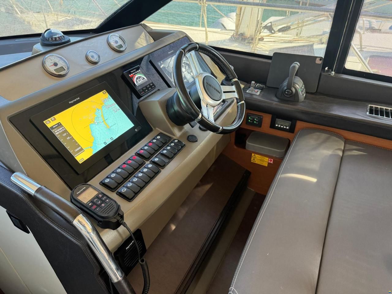 Prestige Flybridge 500