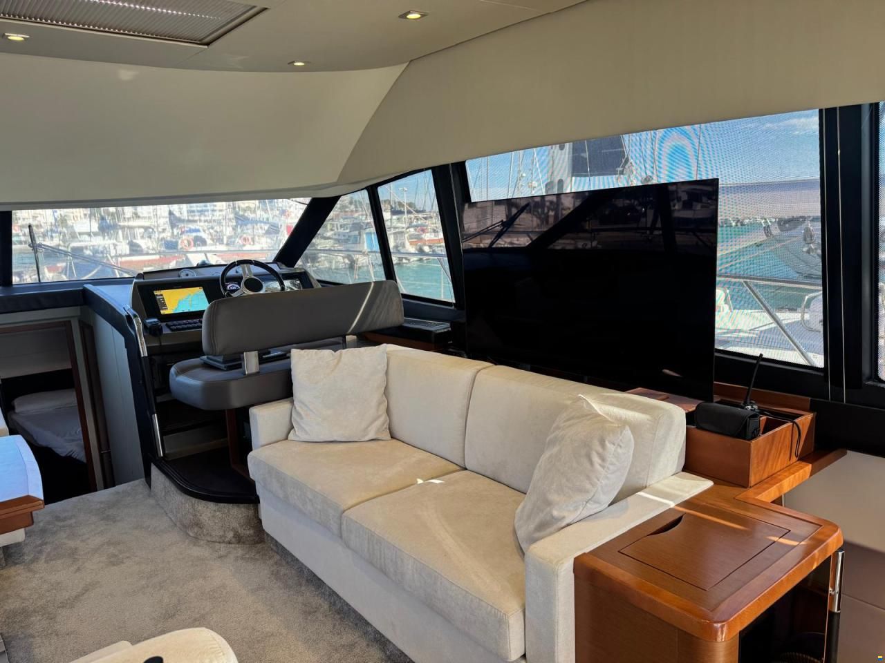 Prestige Flybridge 500