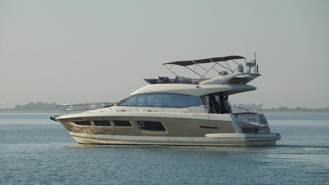Prestige Flybridge 500