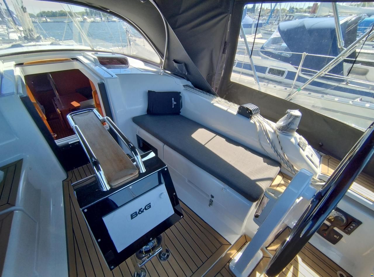 Hanse 348