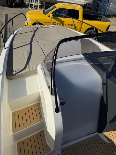 Quicksilver 675 Sundeck / 200cv