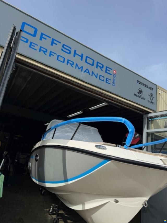 Quicksilver 675 Sundeck / 200cv