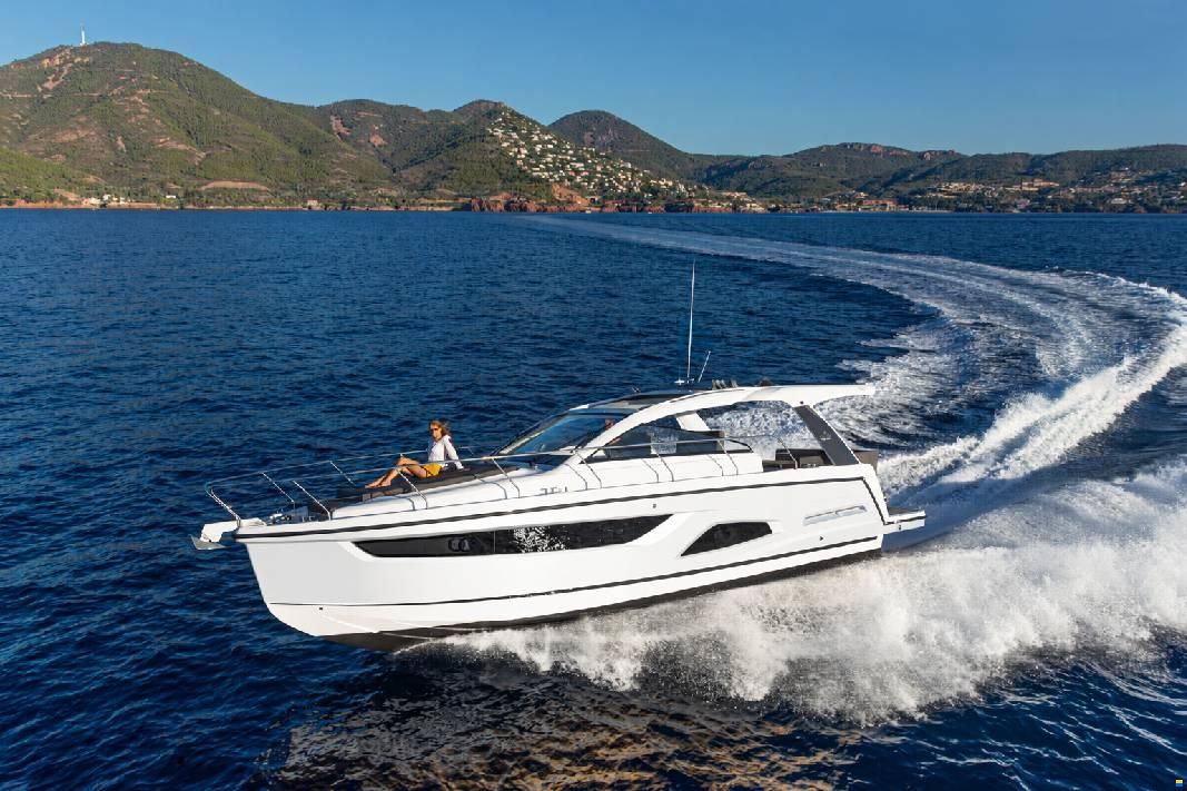 Sealine S390