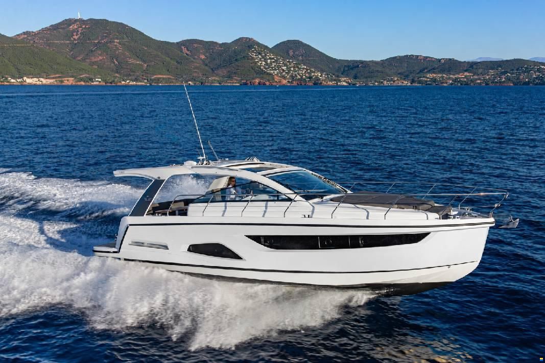 Sealine S390