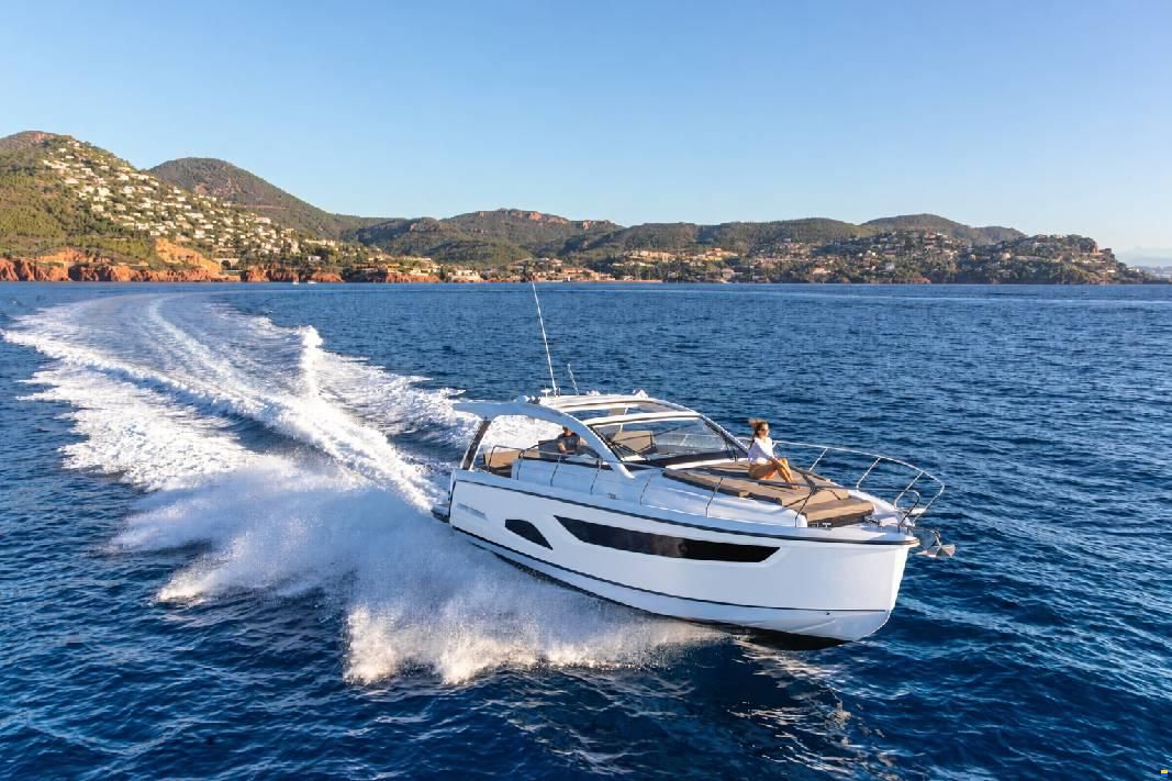 Sealine S390