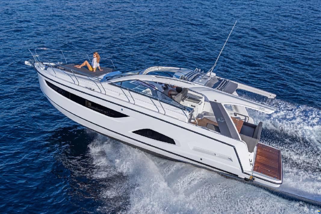 Sealine S390