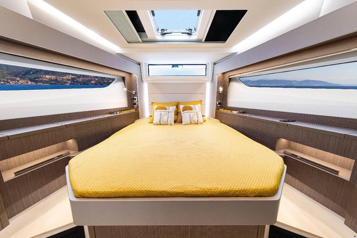Sealine S390