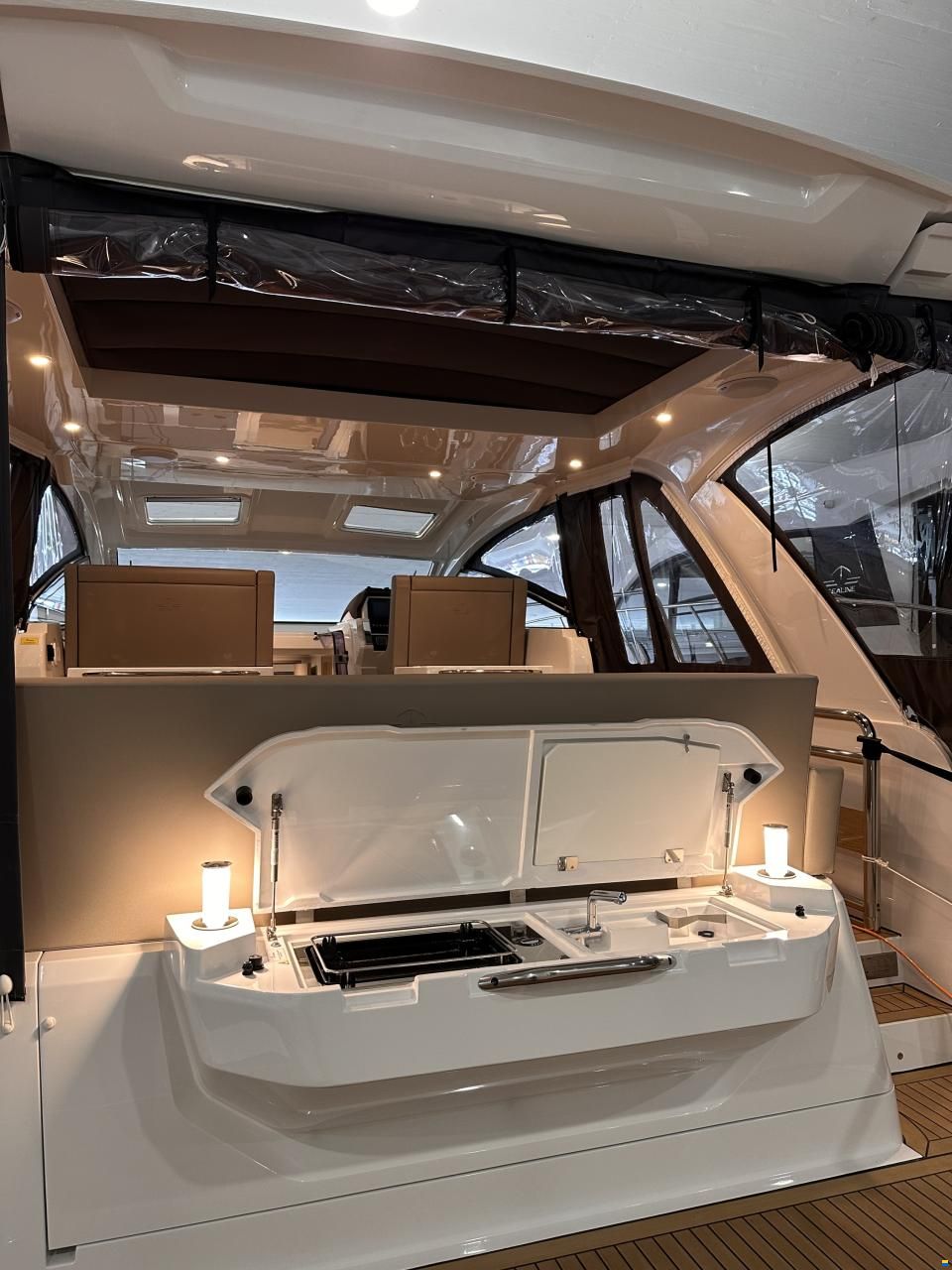 Sealine S390