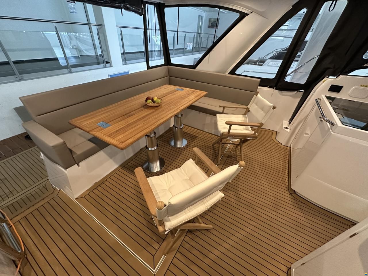 Sealine S390