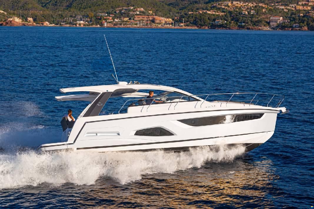 Sealine S390