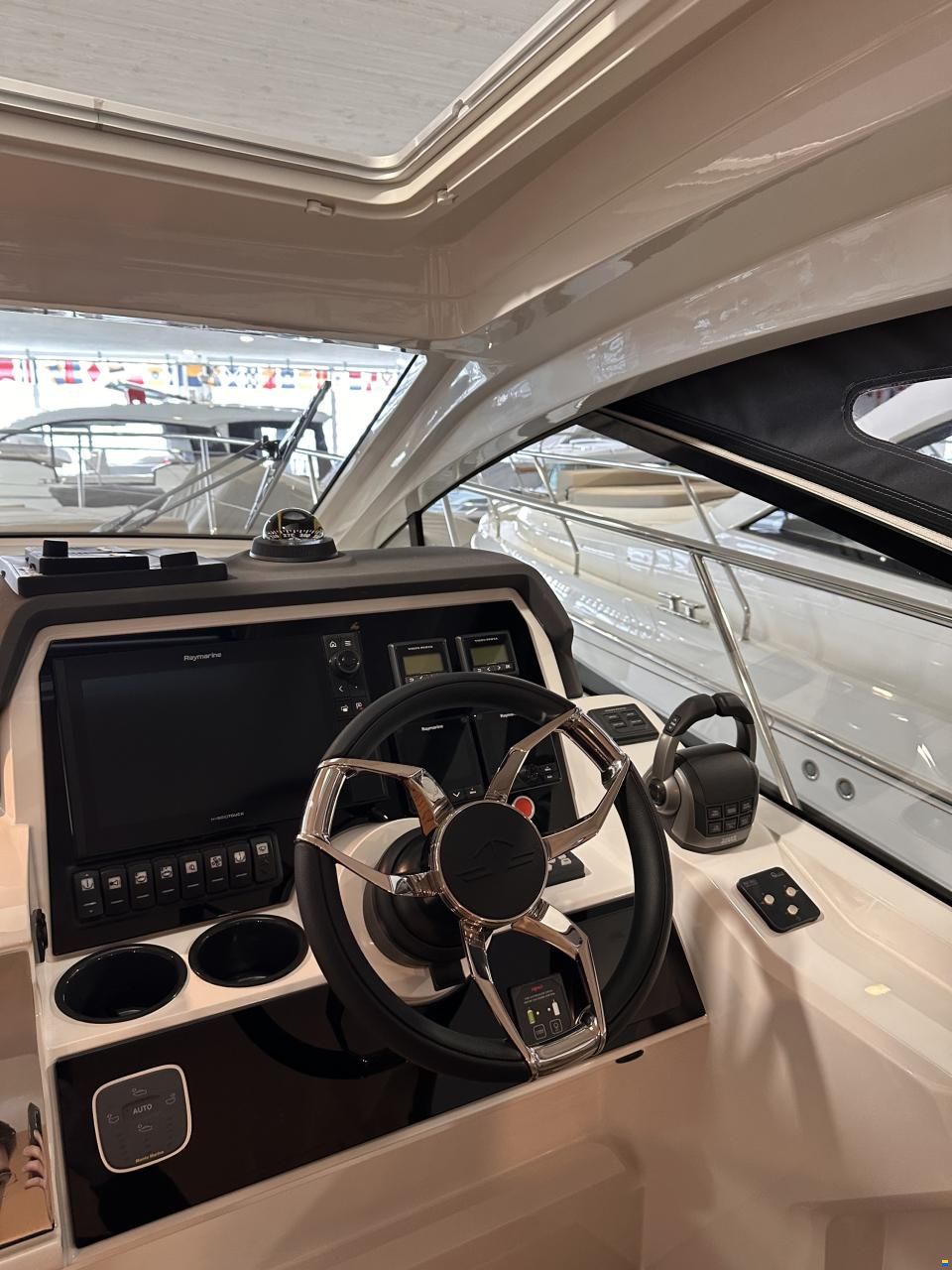 Sealine S390