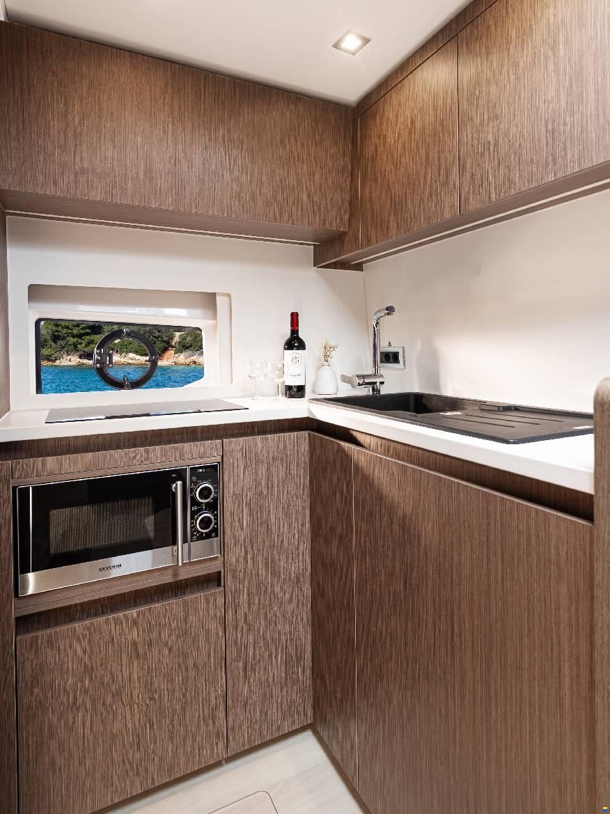 Sealine S390