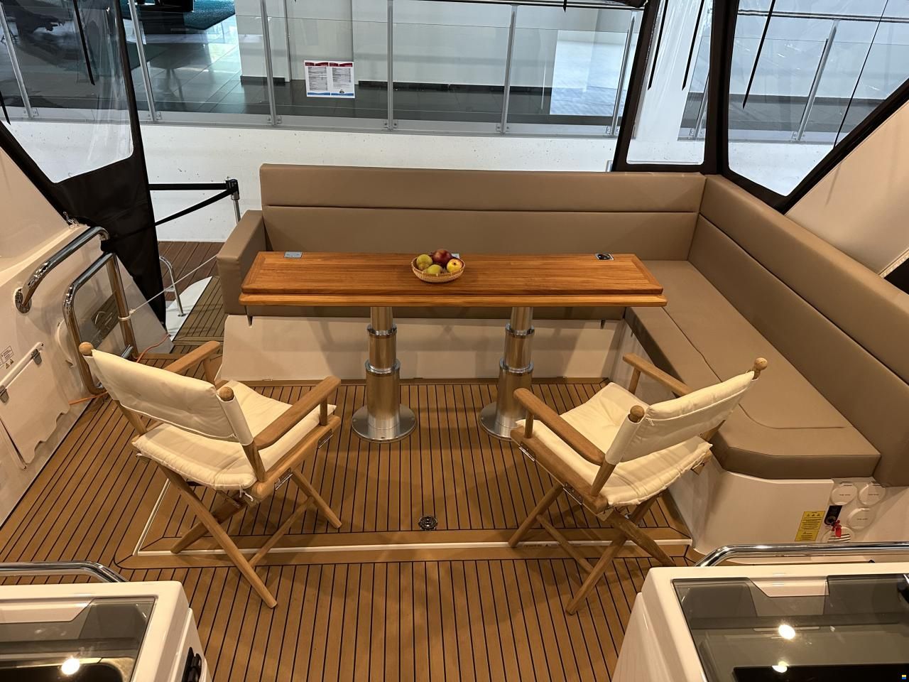 Sealine S390
