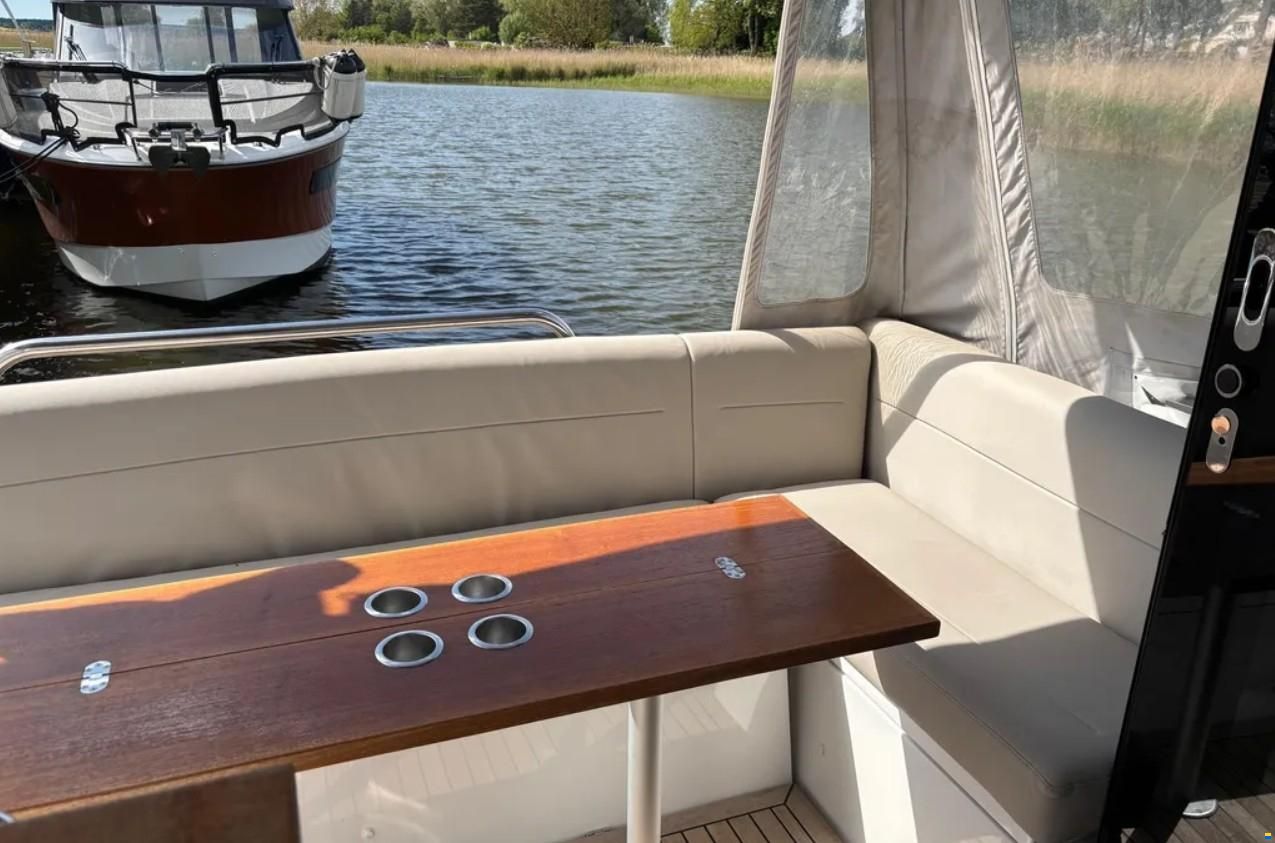Sealine C330