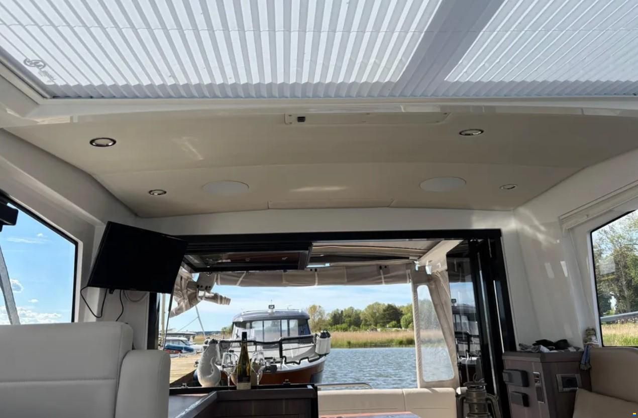 Sealine C330