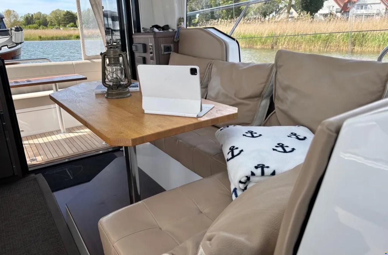 Sealine C330