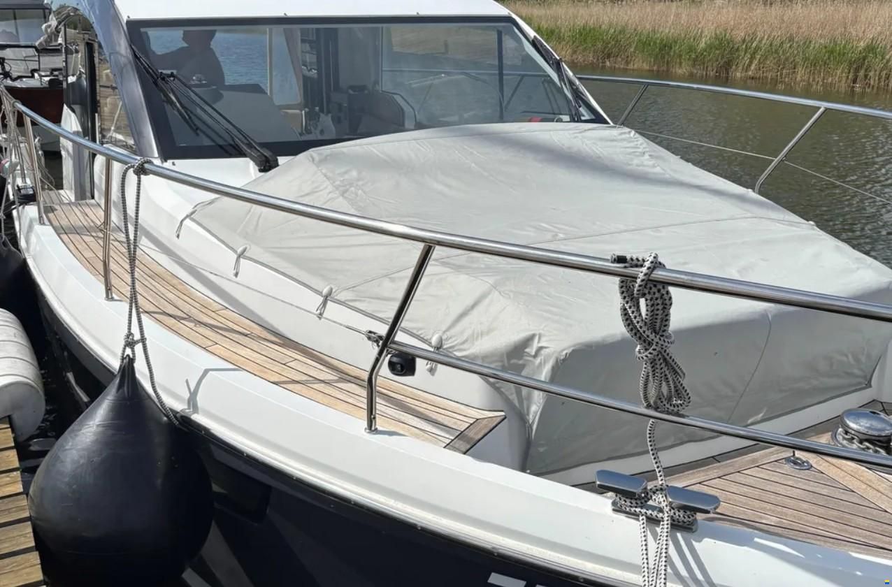 Sealine C330