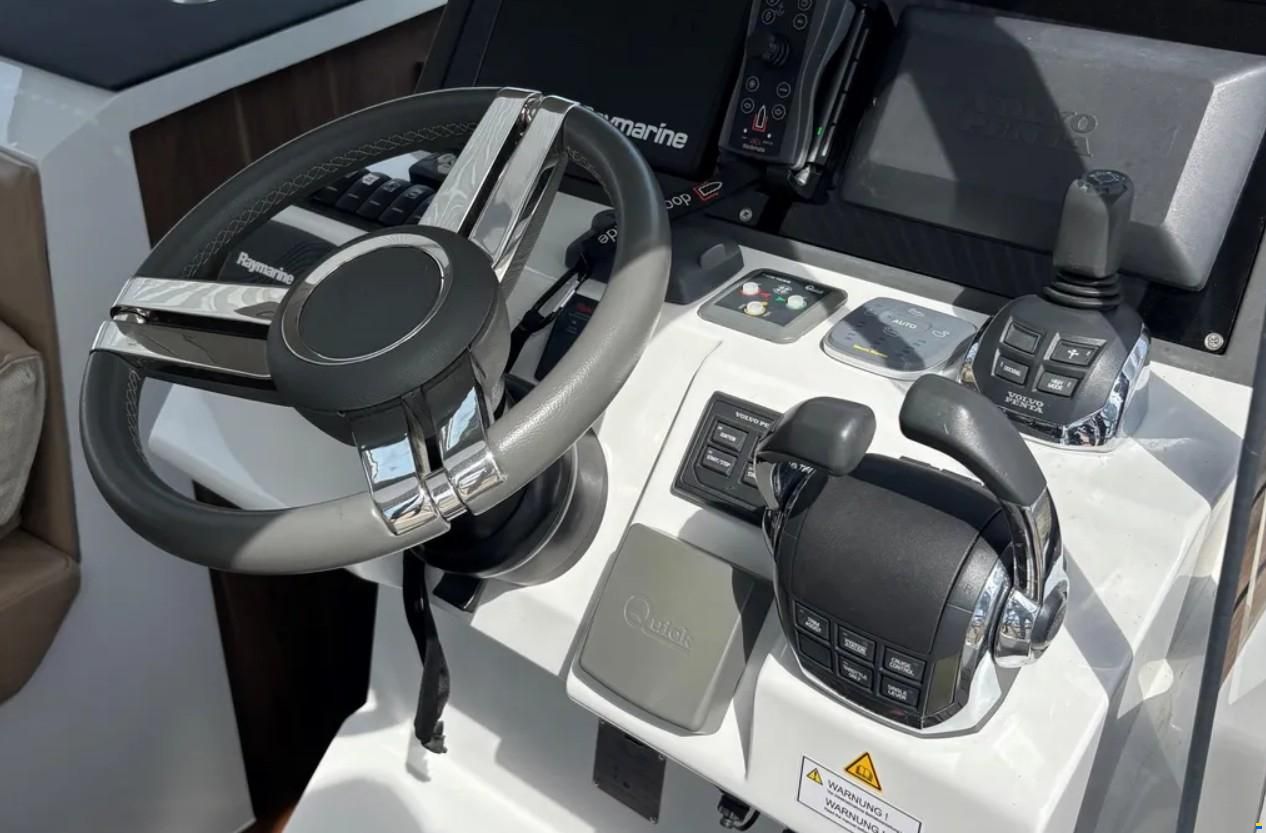 Sealine C330