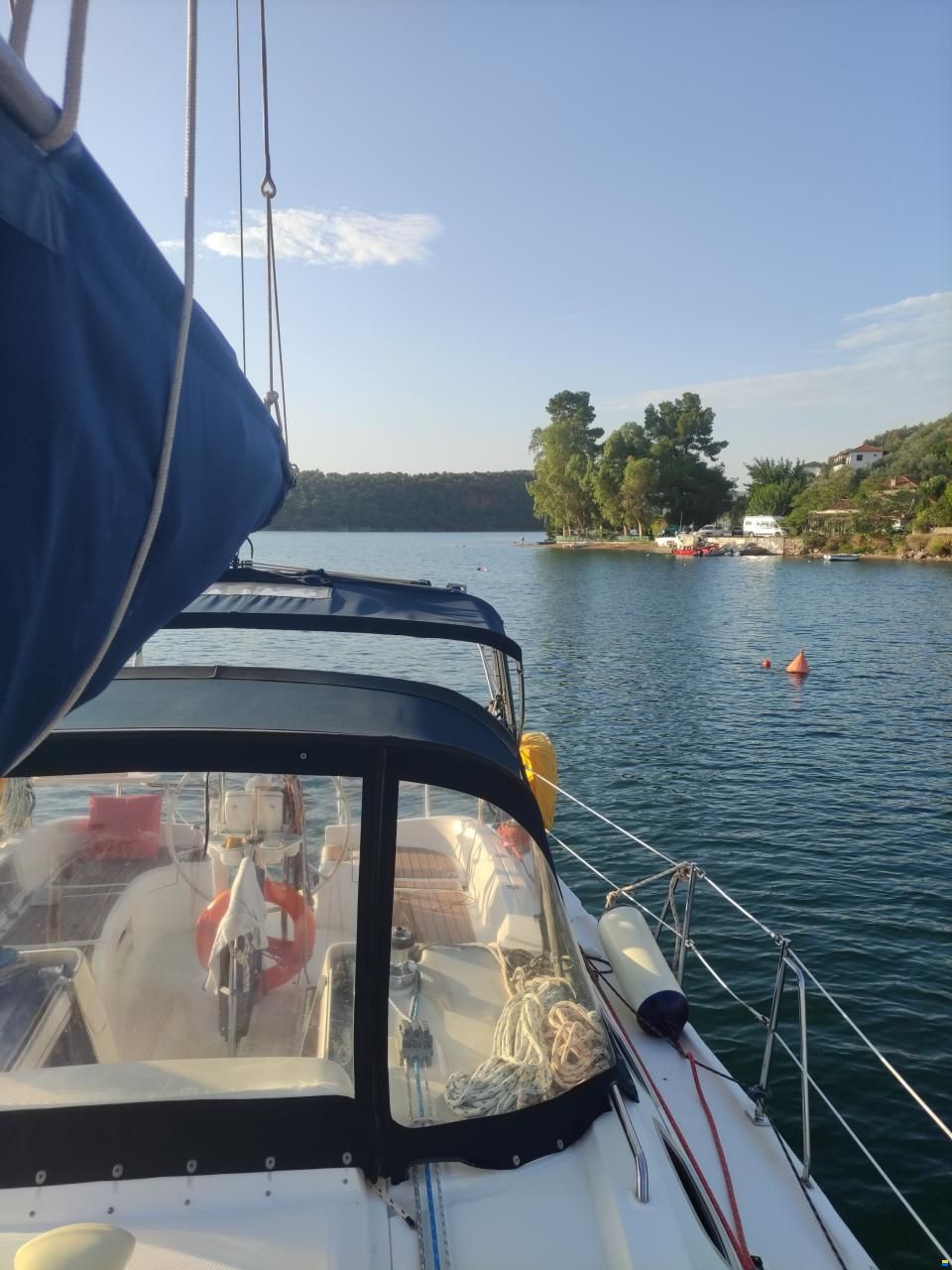 Hunter Marine 36