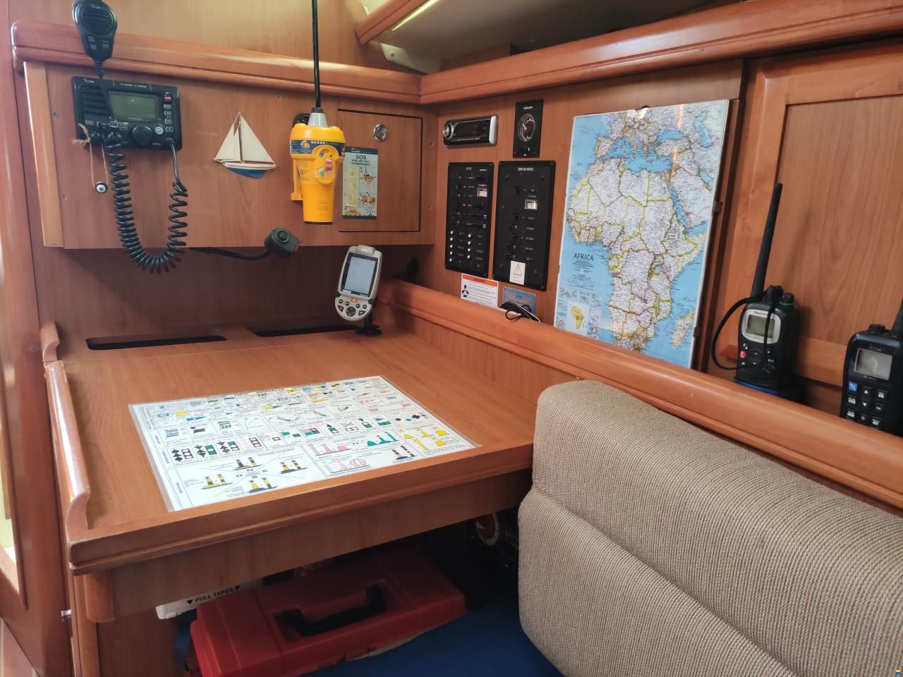 Hunter Marine 36