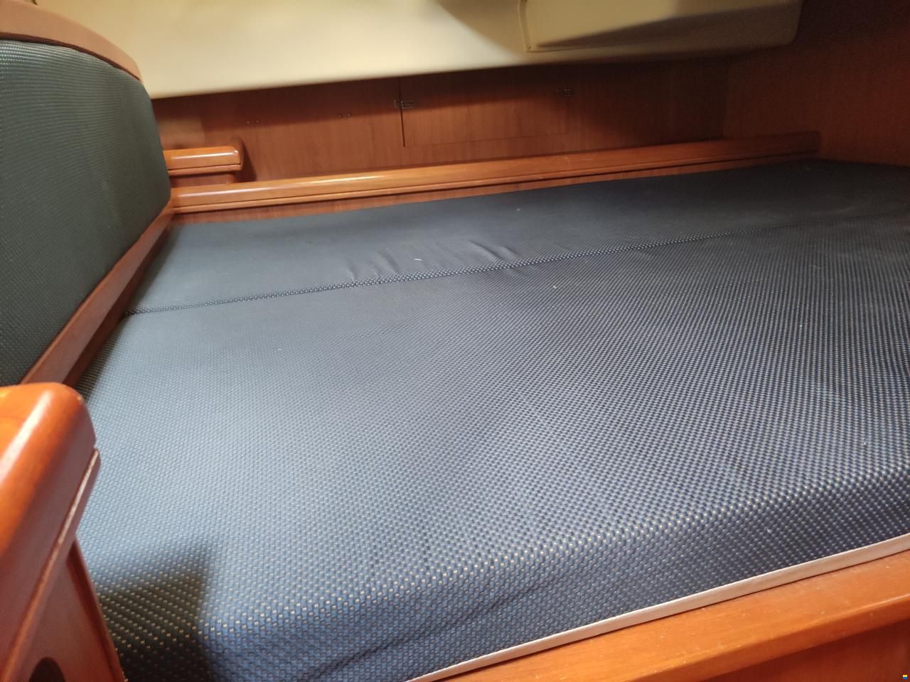 Hunter Marine 36