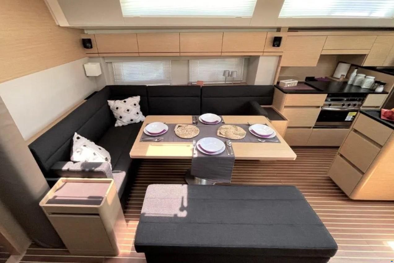 Hanse 548
