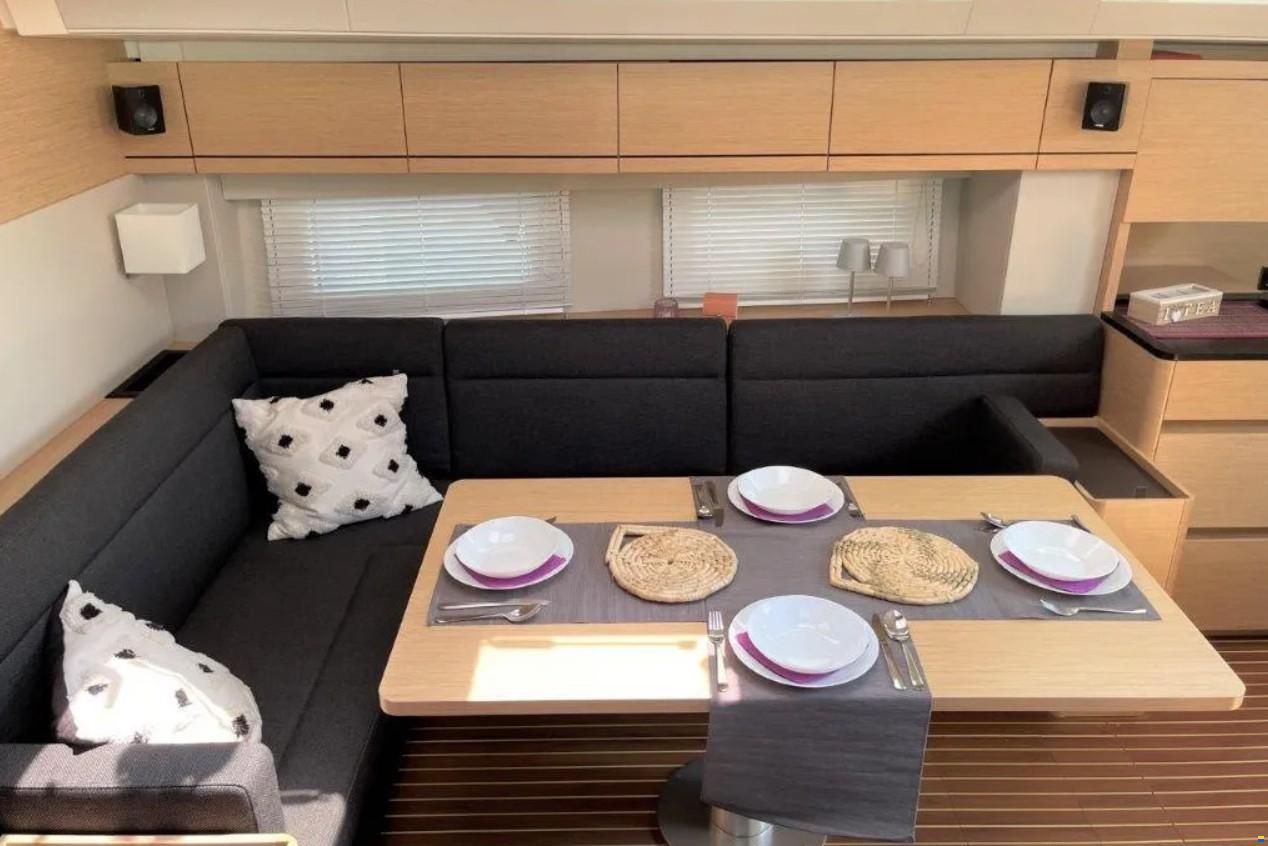 Hanse 548