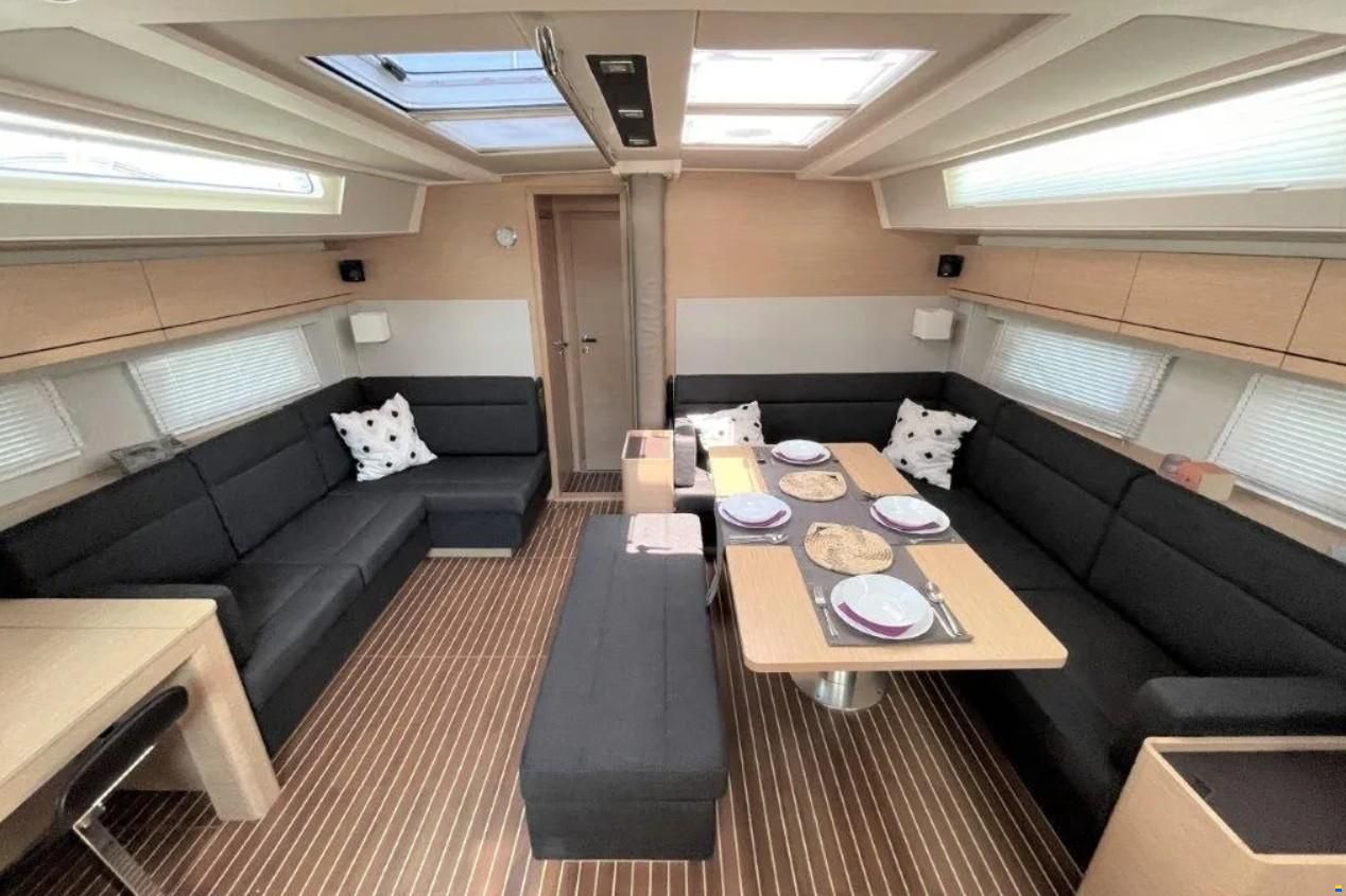 Hanse 548