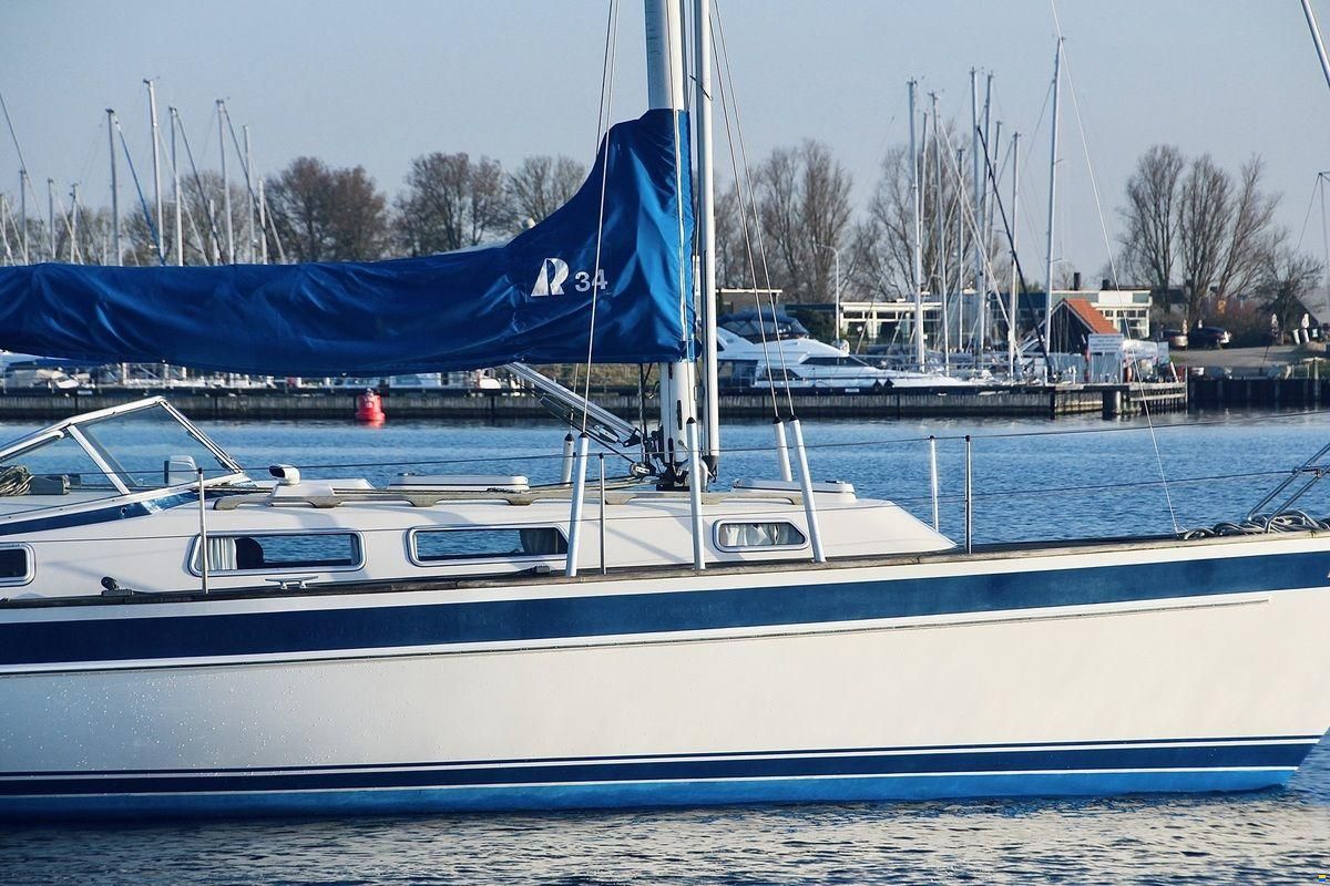 Hallberg-Rassy 34