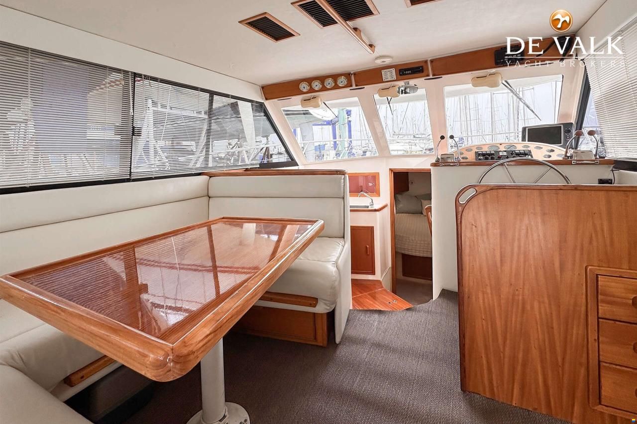 Riviera 33 Flybridge