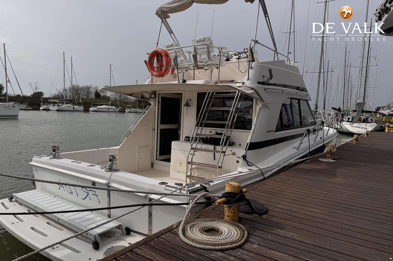 Riviera 33 Flybridge