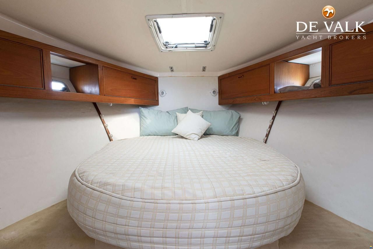 Riviera 33 Flybridge
