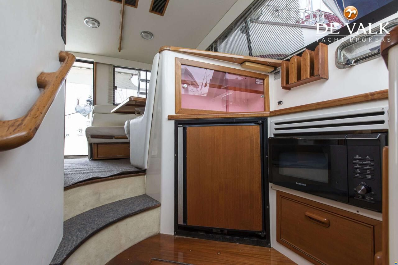Riviera 33 Flybridge