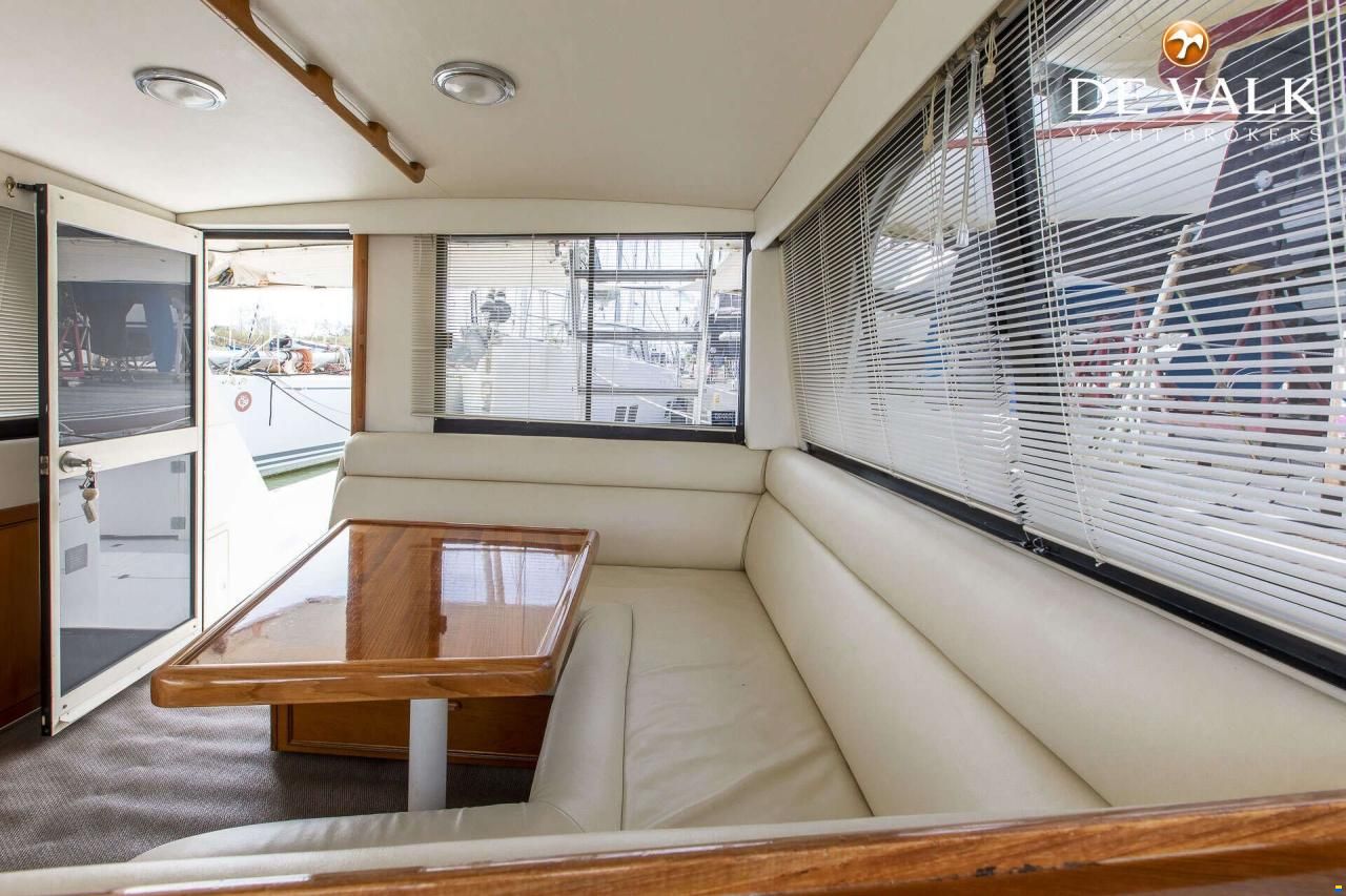 Riviera 33 Flybridge