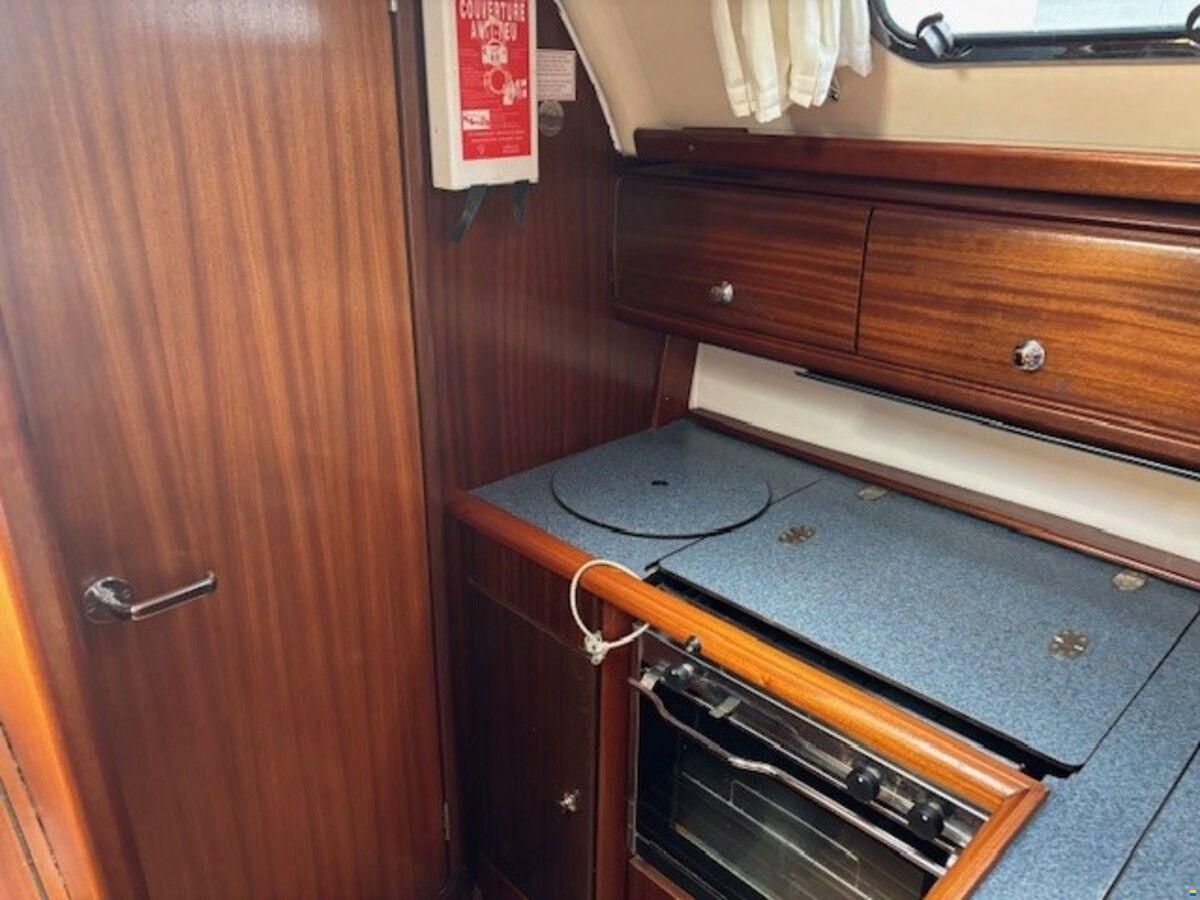 Bavaria 32