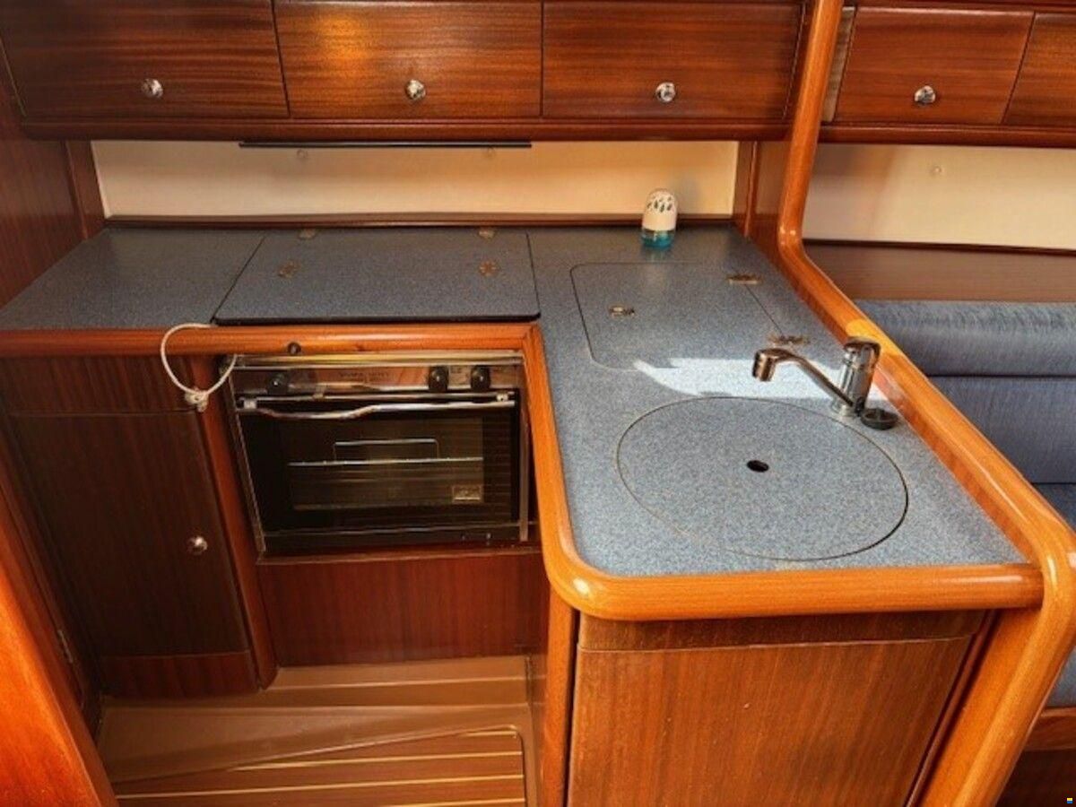 Bavaria 32