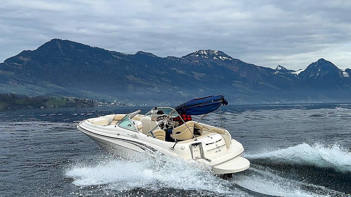 Sea Ray 210 Sundeck Bowrider