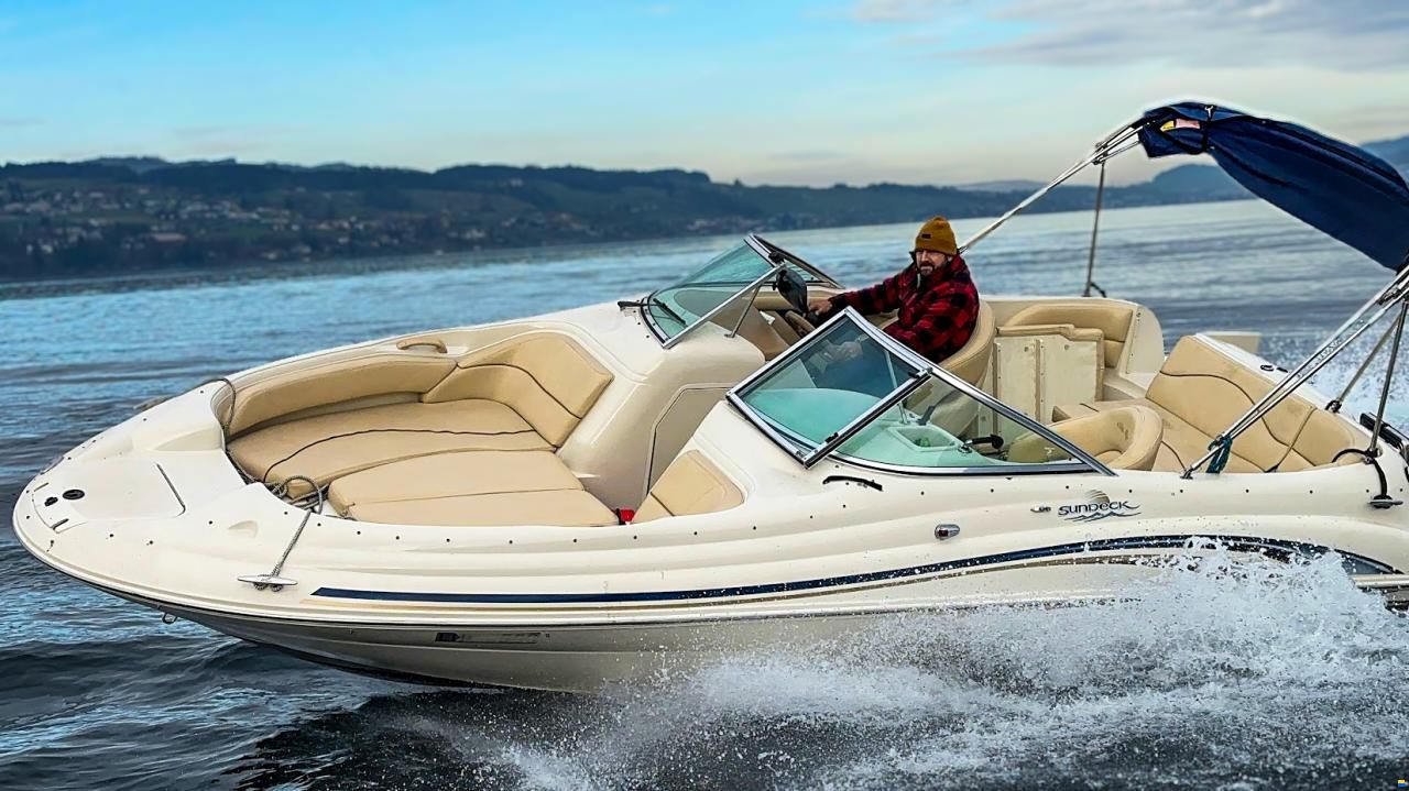 Sea Ray 210 Sundeck Bowrider