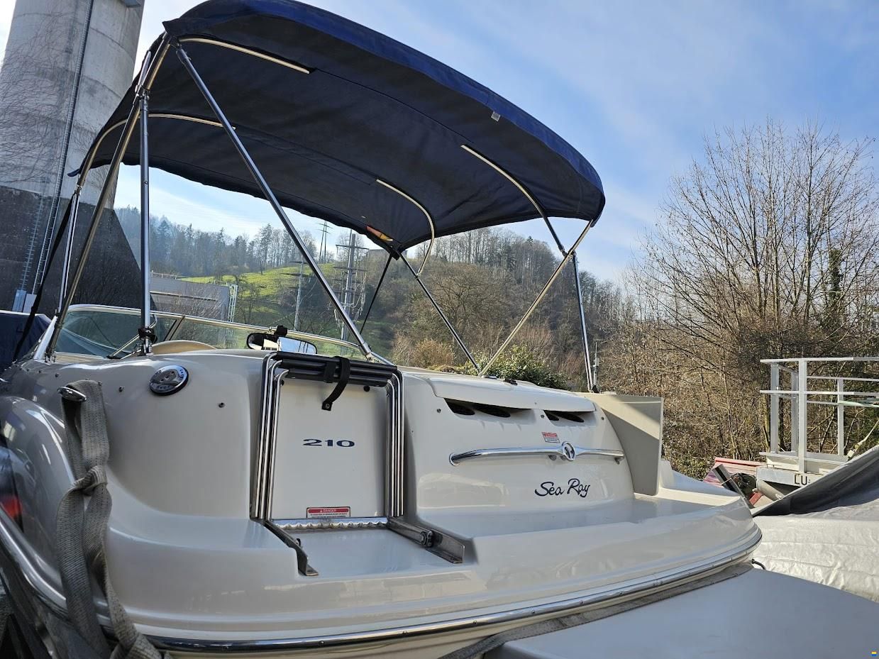 Sea Ray 210 Sundeck Bowrider