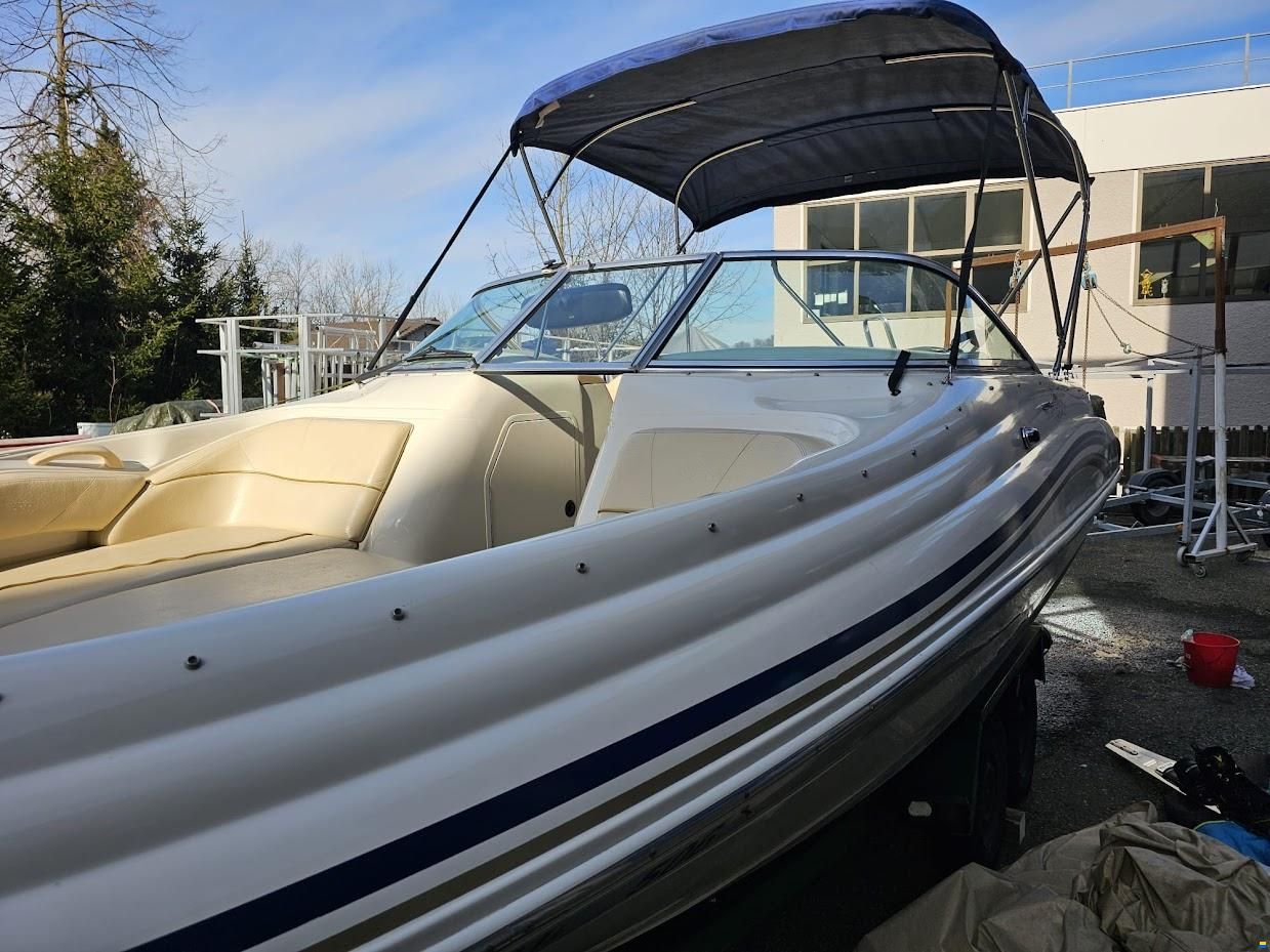 Sea Ray 210 Sundeck Bowrider